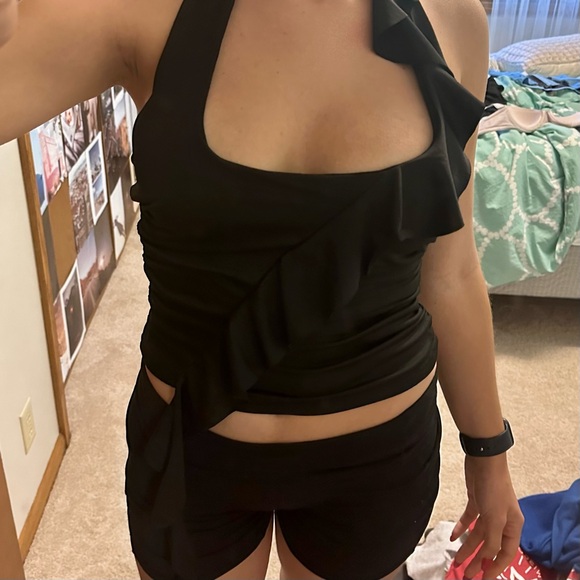 Halter Ruffle Crop Top - Picture 4 of 4